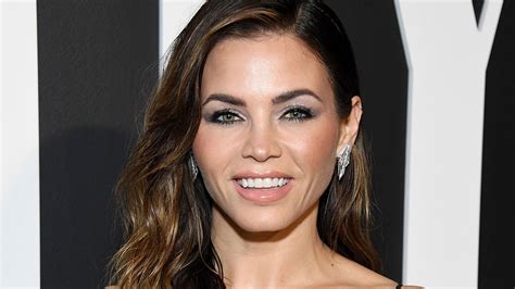 The Rookies Jenna Dewan stuns in luxurious。